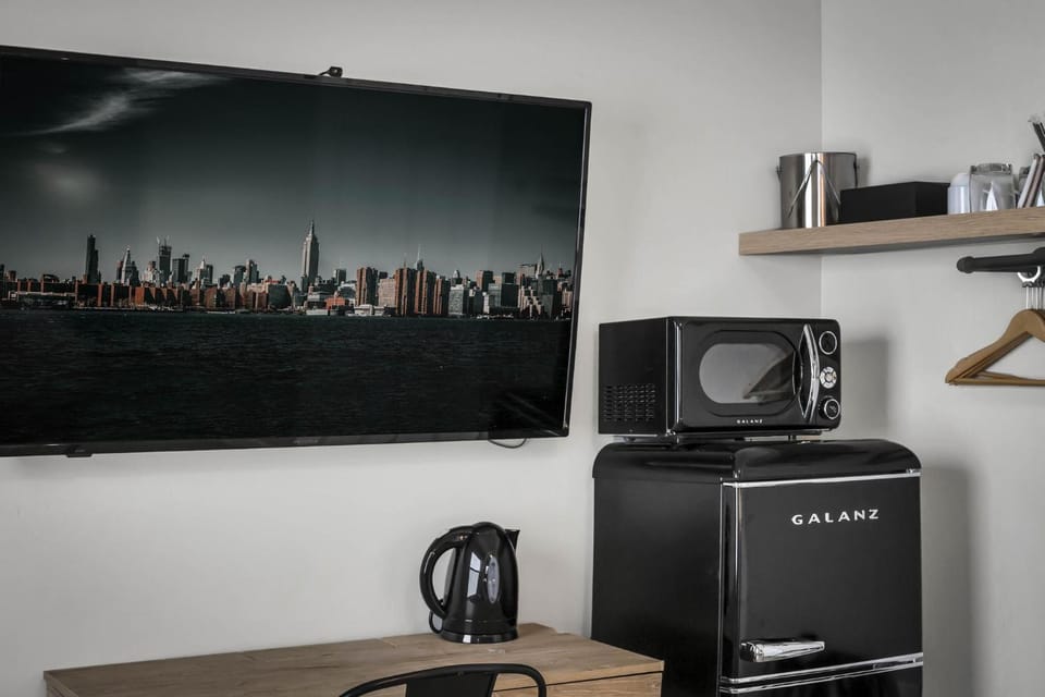 TV and multimedia, Coffee/tea facilities, minibar