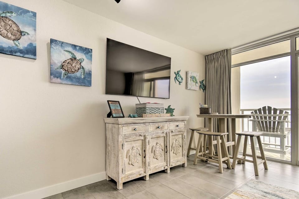 Oceanfront Resort Condo in North Myrtle Beach House in Atlantic Beach