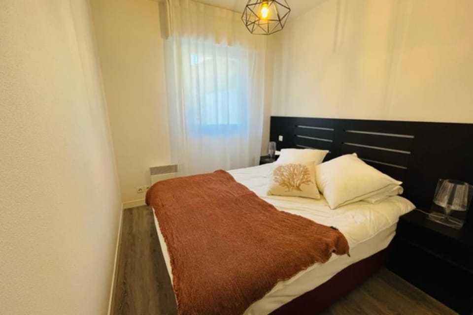 Spacious and very central apartment with garden Apartment in Vannes