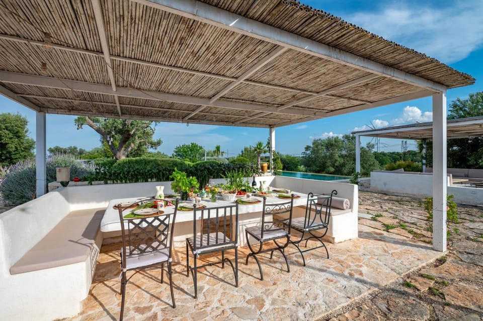 Property building, Balcony/Terrace, Living room