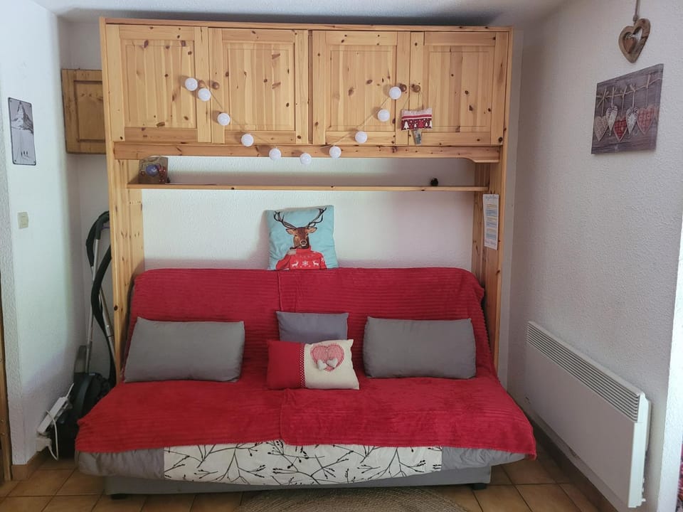 Le Flocon, Rez de Jardin super Cosy au Cœur des Rousses - Netflix , WI-FI, Parking Gratuit & Draps inclus Apartment in Jura