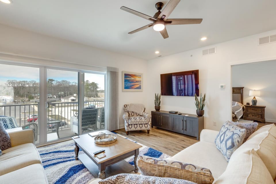 Bright Lewes Condo w/ Balcony, 7 Mi to Beach! House in Sussex County