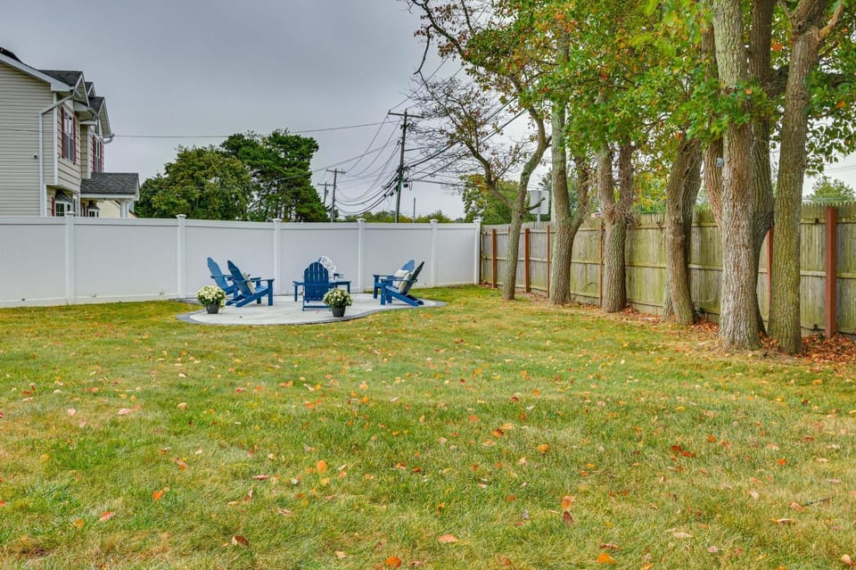 Bay Shore Vacation Rental ~ 7 Mi to the Beach House in Fire Island