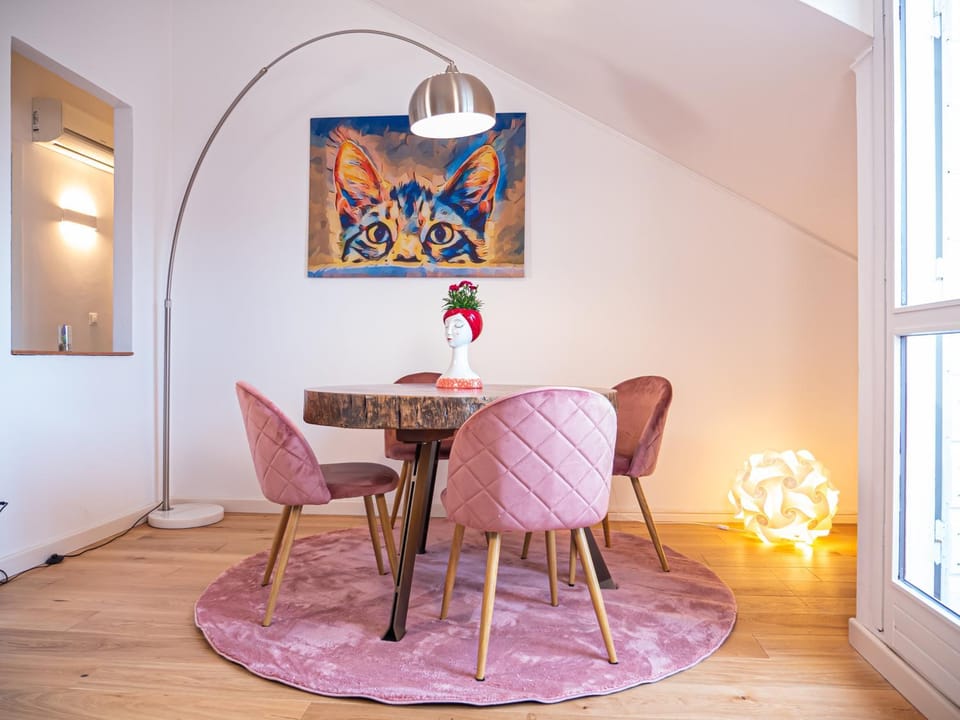 Day, Natural landscape, Balcony/Terrace, Balcony/Terrace, Living room, Decorative detail, Seating area, Dining area