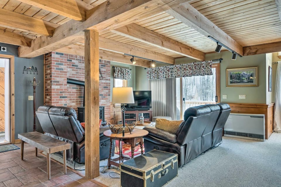 Cozy Conway Area Home ~ 4 Mi to Cranmore Mountain! House in Glen