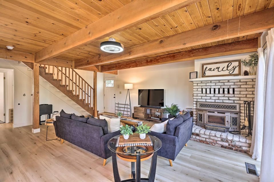 Pine Mountain Lake Cabin with Grill! Cabin in Groveland