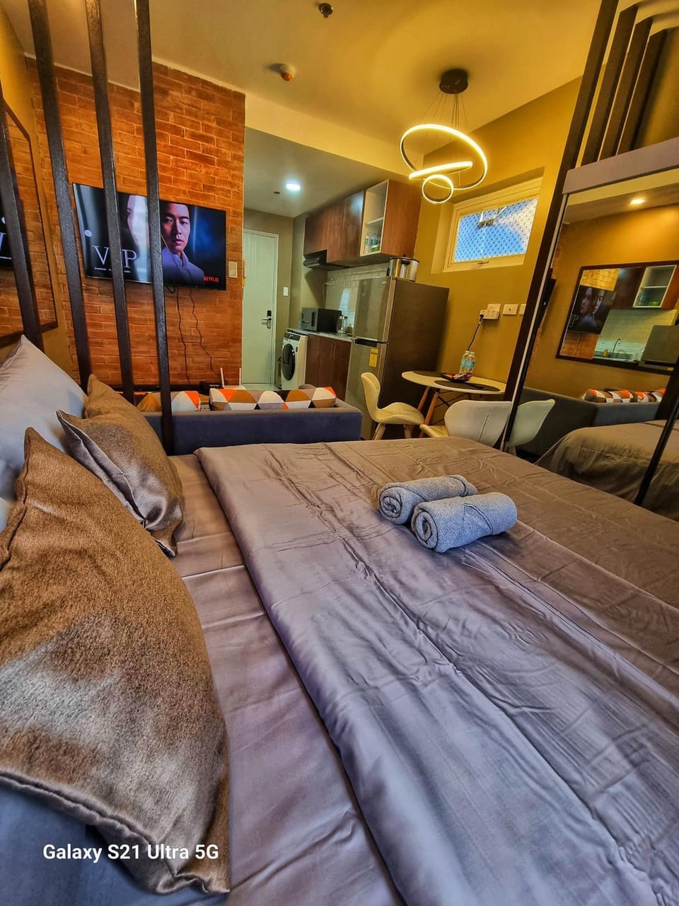 Luxurious Romantic Getaway in a stylish Condo Apartment in Tagaytay