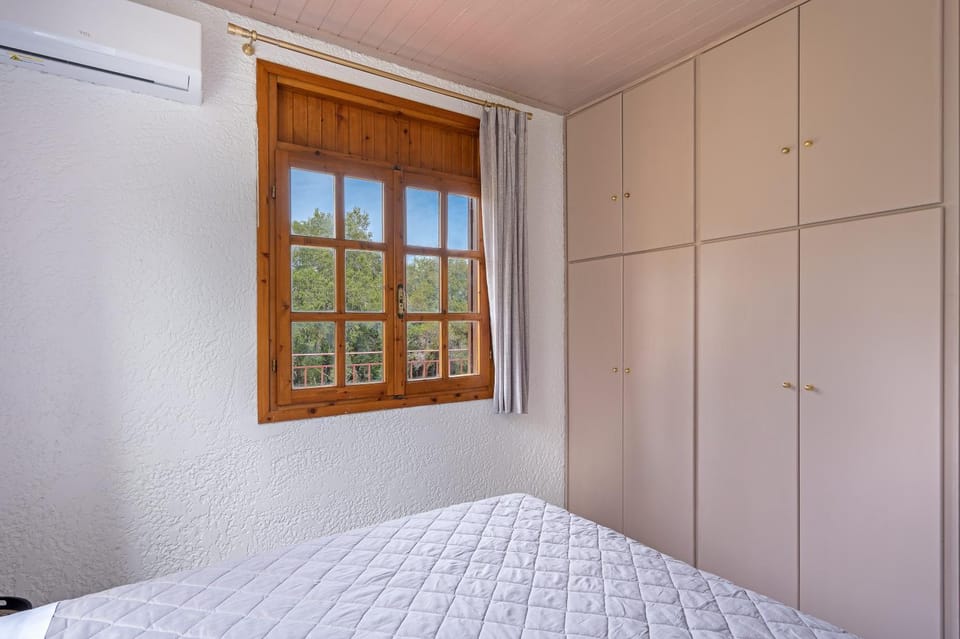 Bedroom, wardrobe