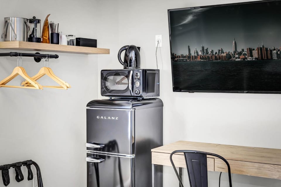 TV and multimedia, Coffee/tea facilities, minibar