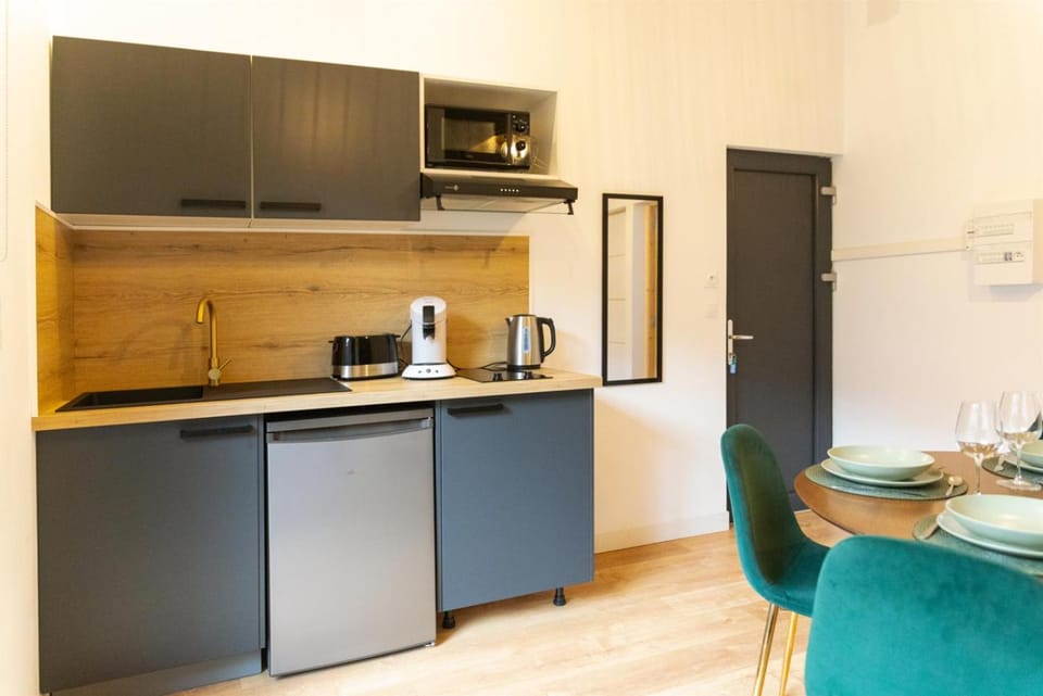 Coffee/tea facilities, Kitchen or kitchenette, Dining area, Dinner, minibar, stove, toaster, kitchen