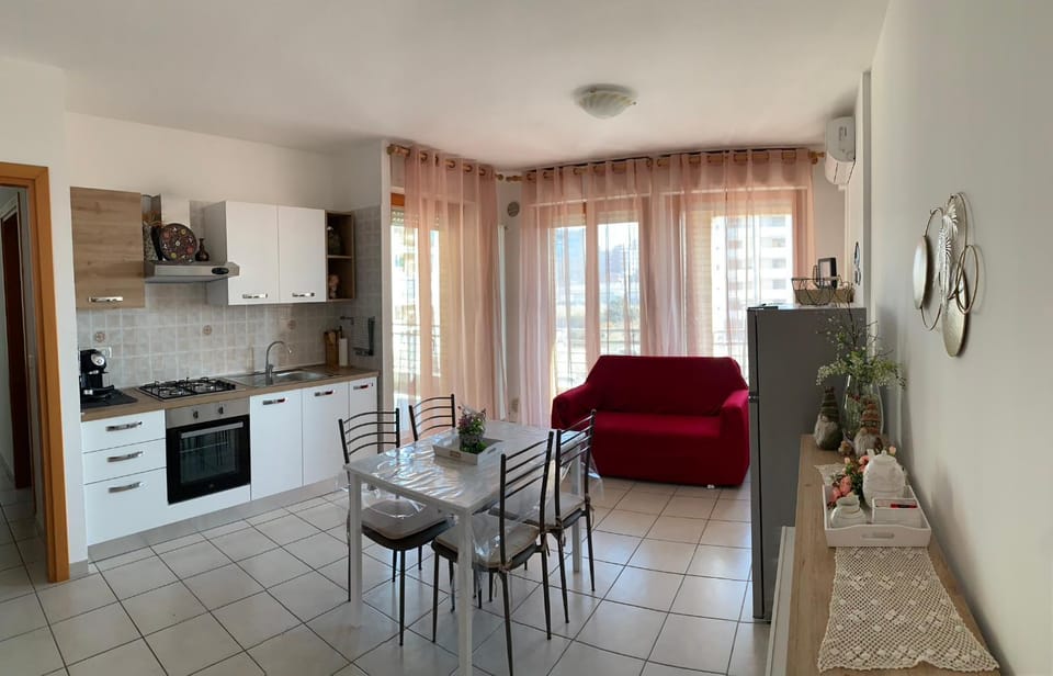 Kitchen or kitchenette, Seating area