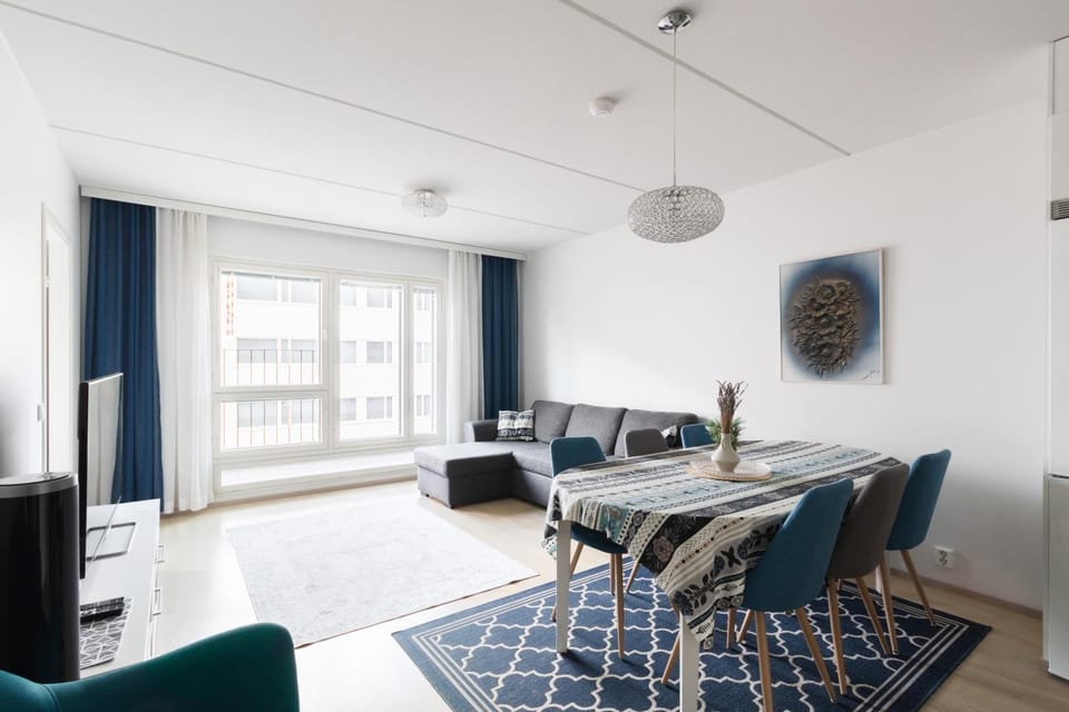 TV and multimedia, Living room, Photo of the whole room, Seating area, Dining area