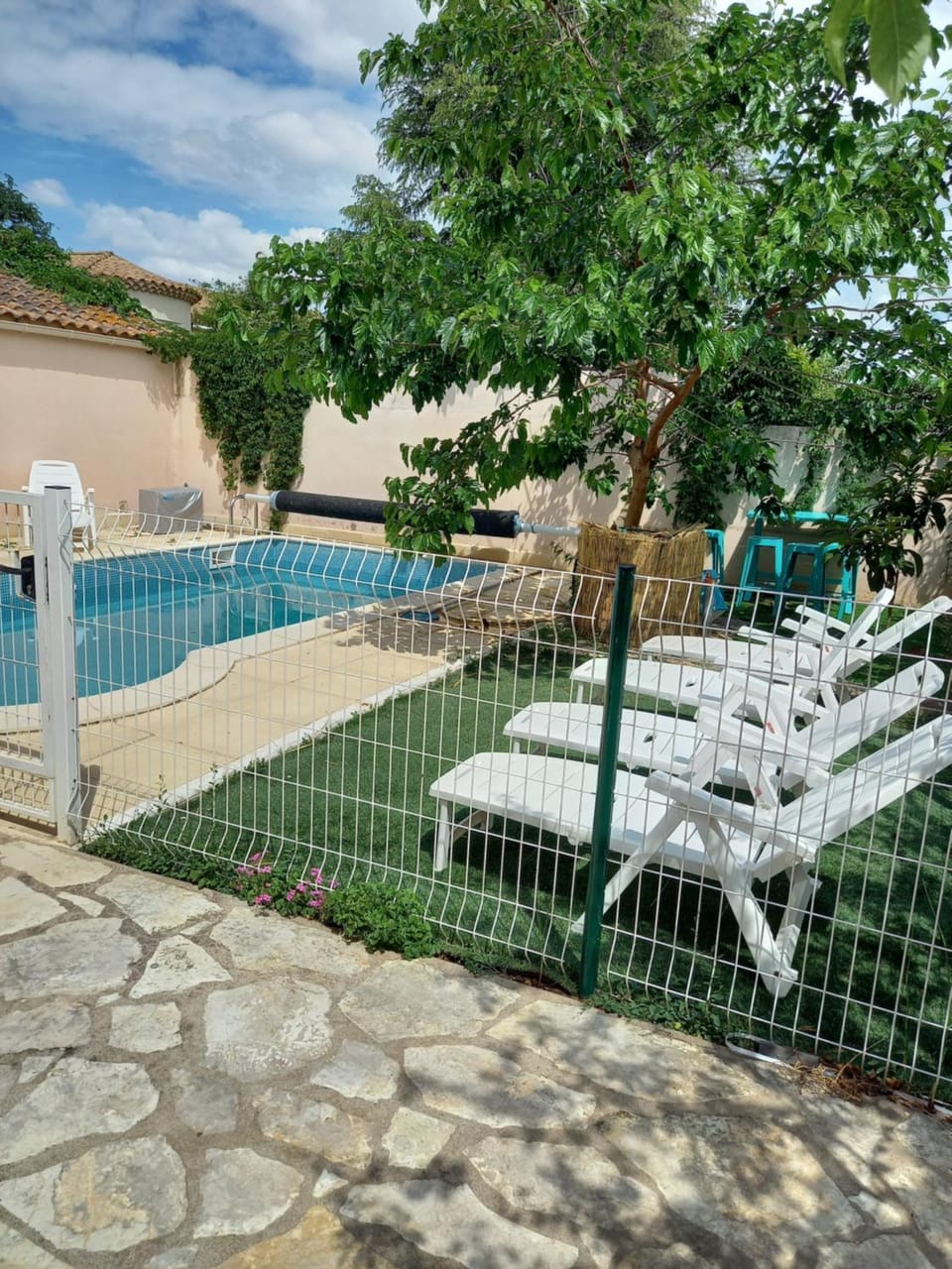 Swimming pool, sunbed