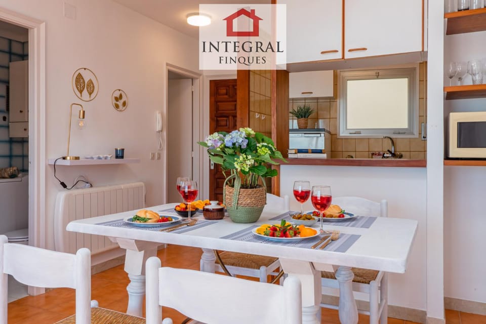 Dining area, Food