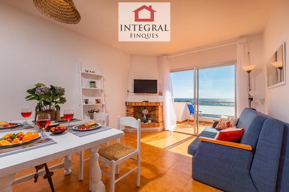 TV and multimedia, Dining area, Food, Sea view, Sea view