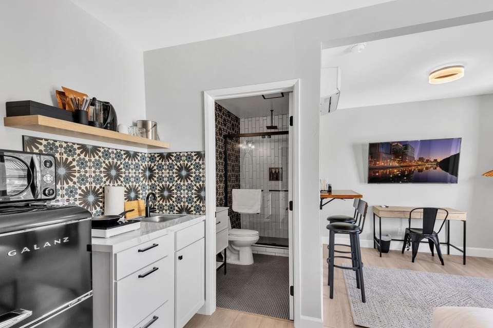 TV and multimedia, Kitchen or kitchenette, Dining area