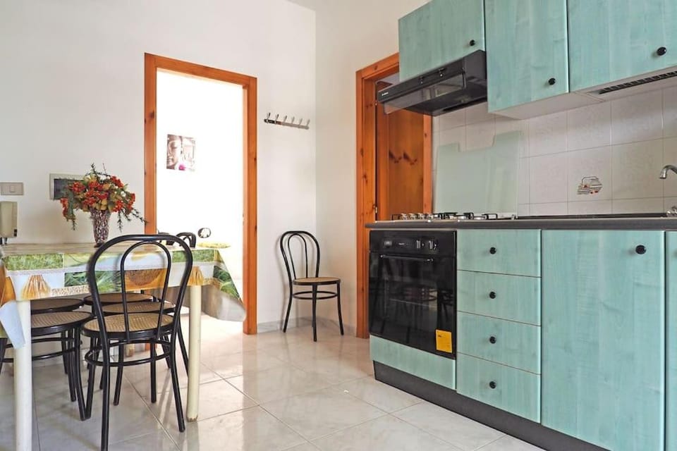 Kitchen or kitchenette, Dining area, pet friendly, stove