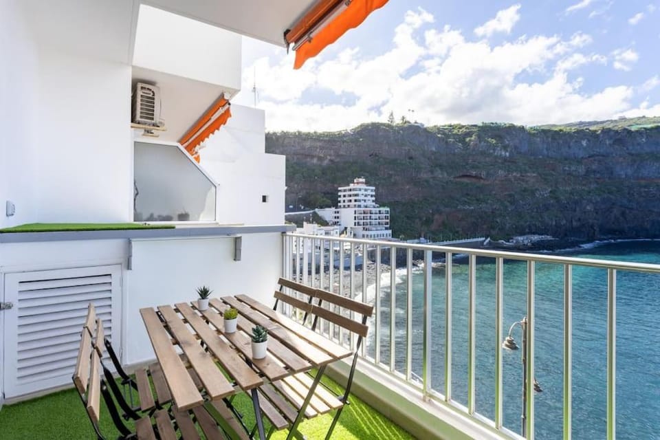 Natural landscape, Balcony/Terrace, Sea view