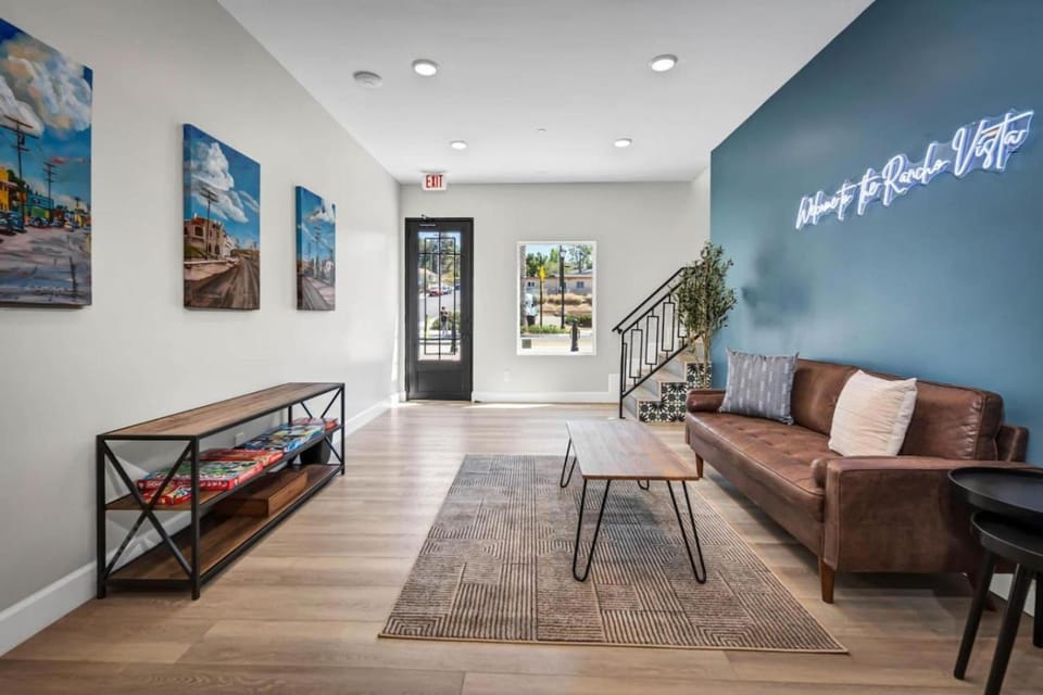 Two Bedroom - Queen in Both. Heart of Downtown Vista Apartment in Vista