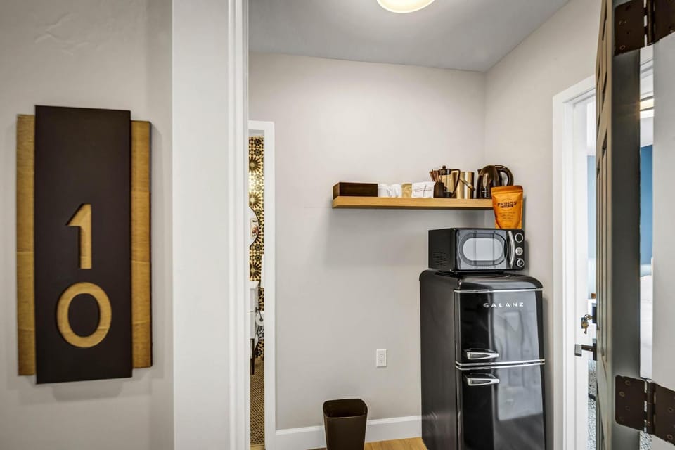 Coffee/tea facilities, pet friendly