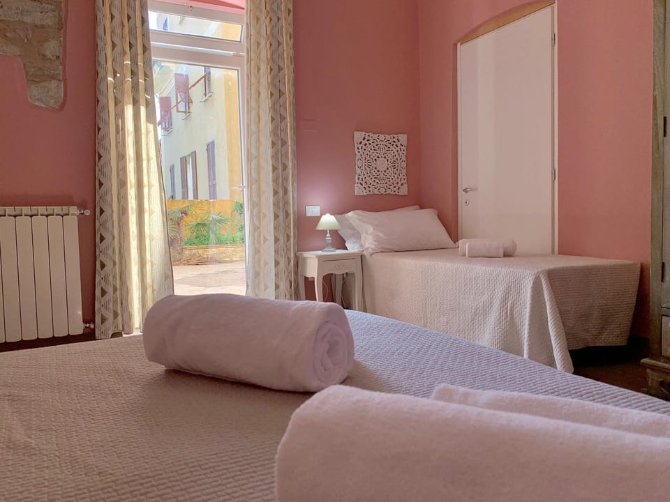 CERNAIA ROOM Bed and Breakfast in La Spezia
