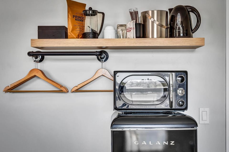 Coffee/tea facilities, pet friendly