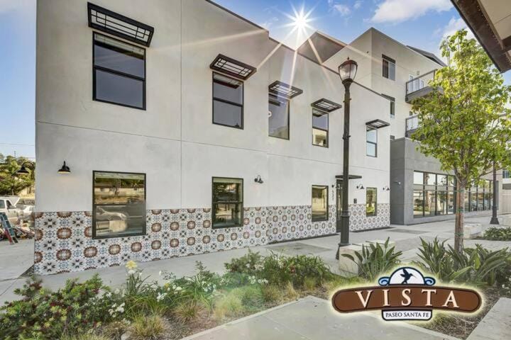 Vista Vacation in Historic City Center Walkable Apartment in Vista