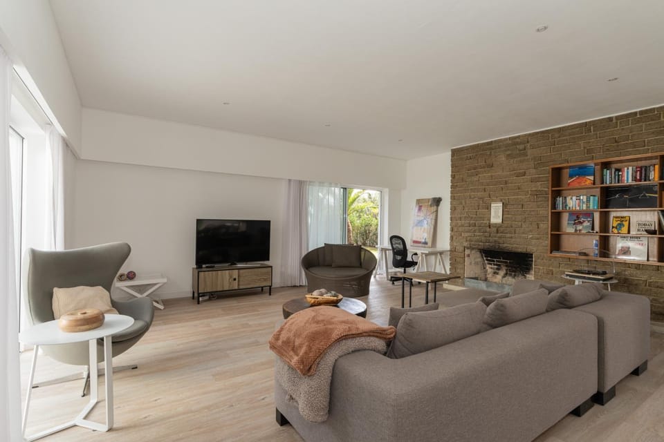Communal lounge/ TV room, TV and multimedia, Living room, Seating area