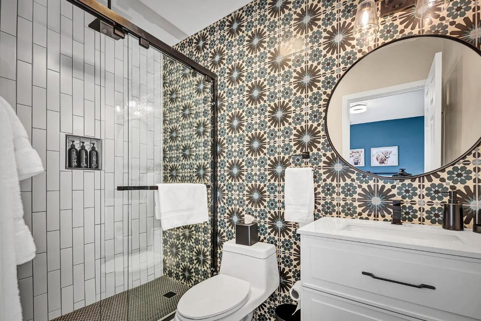 Toilet, Bathroom, towels