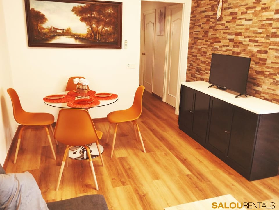 Communal lounge/ TV room, TV and multimedia, Living room, Seating area, Dining area