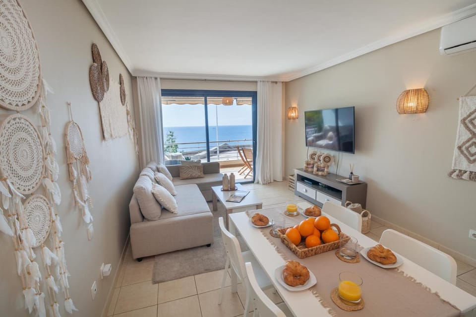 Communal lounge/ TV room, Living room, Seating area