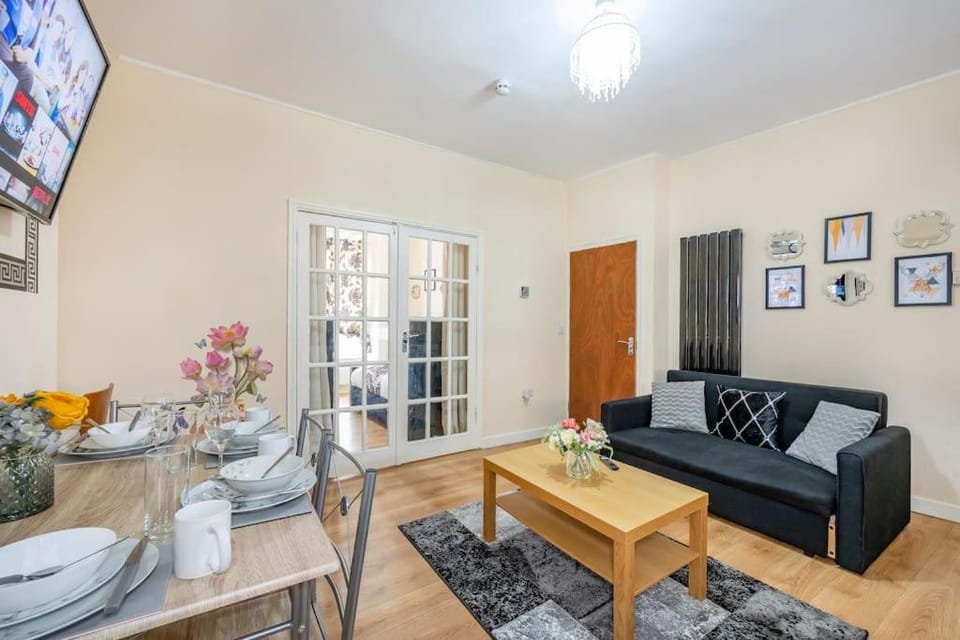 *1va* ground floor apartment setup for your most amazing & relaxed stay + Free Parking + Free Fast WiFi * Apartment in Leeds
