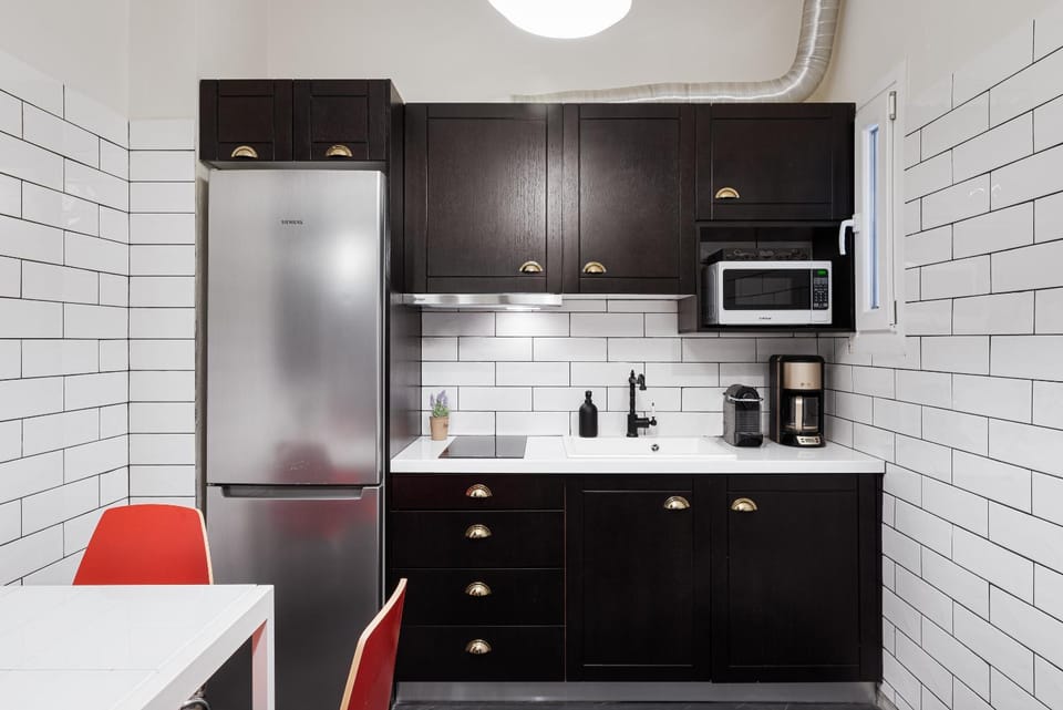 Coffee/tea facilities, minibar, kitchen