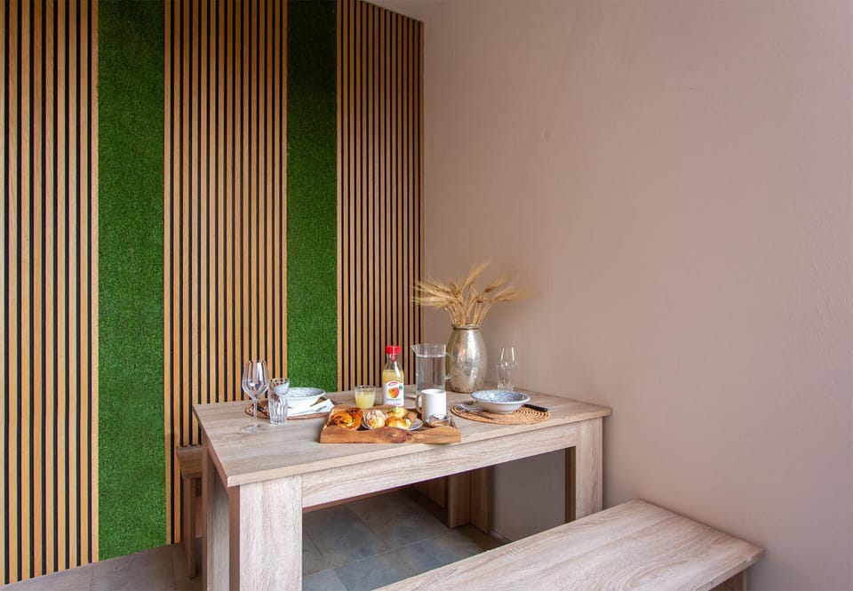 Property building, Balcony/Terrace, Dining area