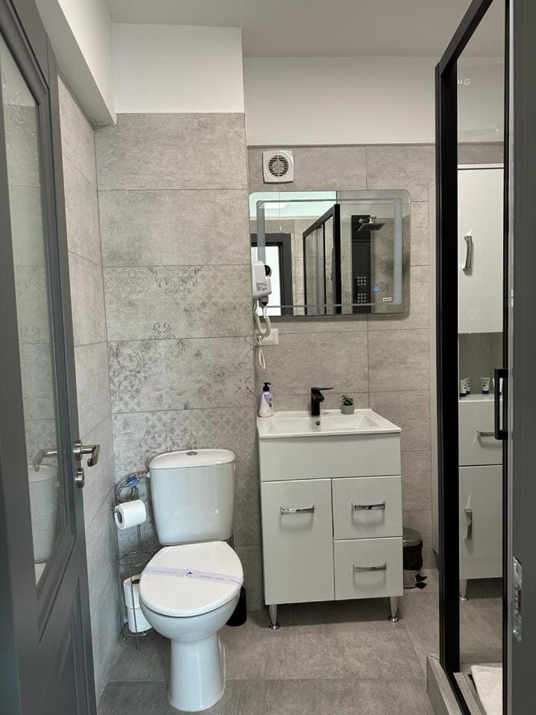 Shower, Toilet, Bathroom