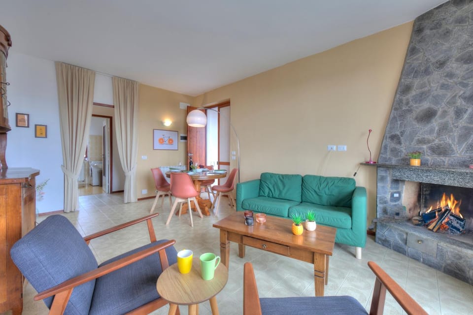 Living room, Dining area, fireplace