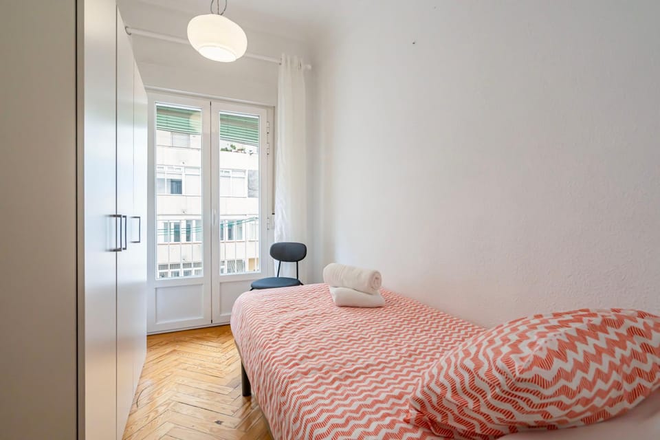 Bed, Bedroom, towels, wardrobe