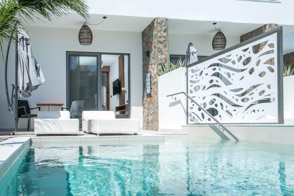 Pool view, Swimming pool, sunbed