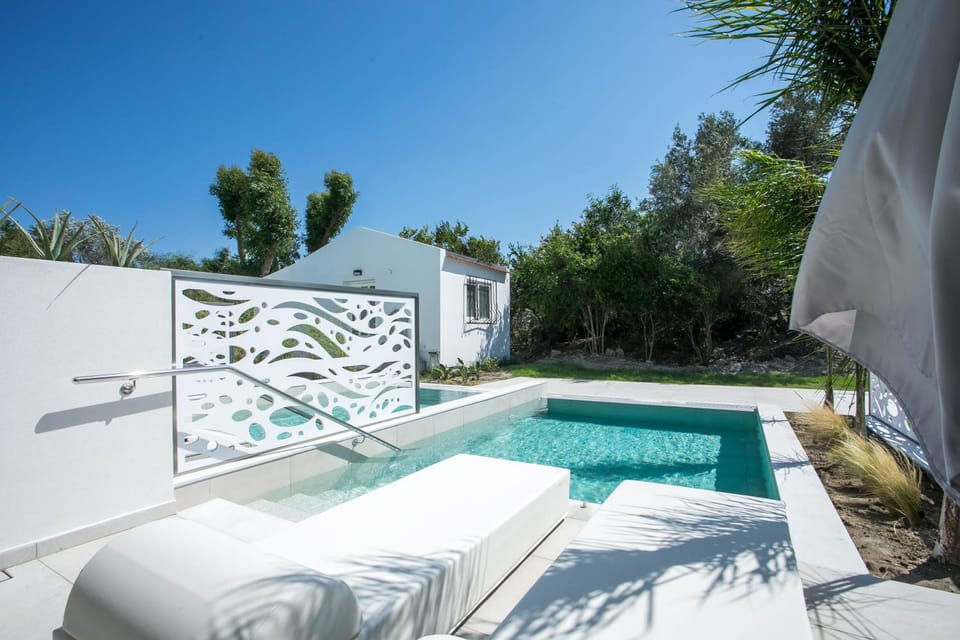 Day, Swimming pool, sunbed