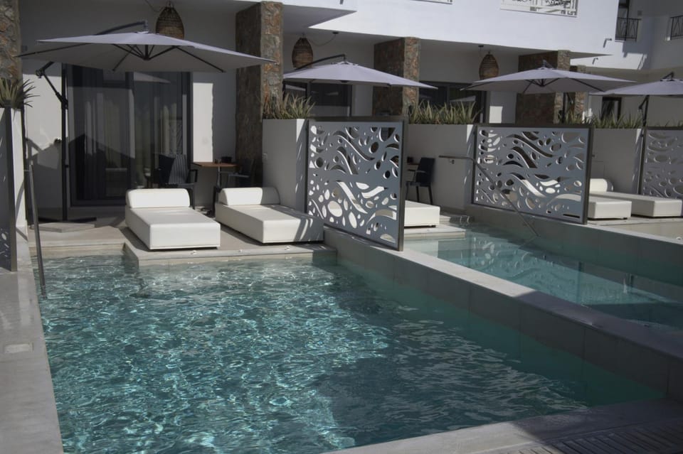 Property building, Swimming pool