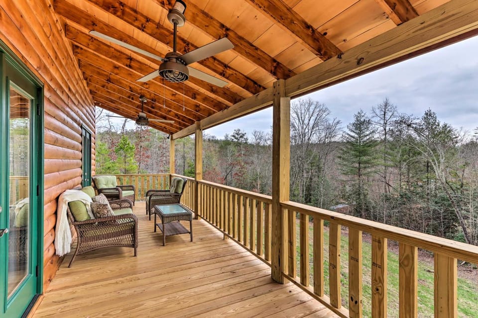 Cozy Mtn Cabin: Spacious Deck & Forest Views! Cabin in Tennessee