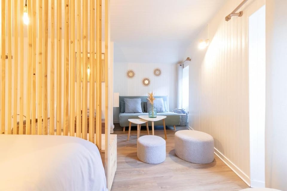 Bed, Living room, Photo of the whole room, Seating area, Bedroom