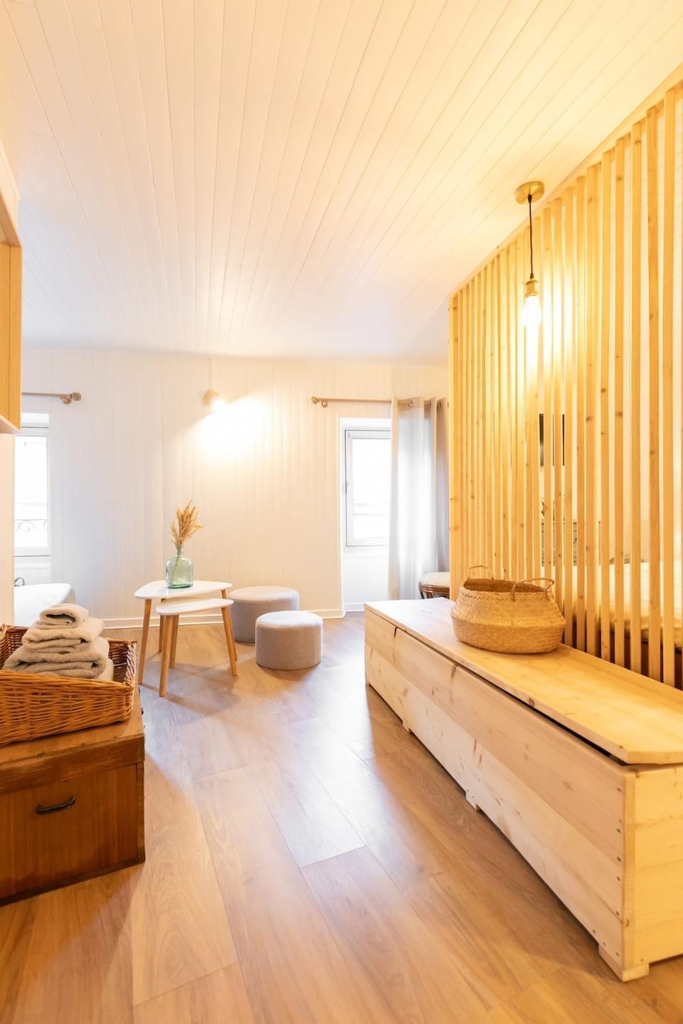 Bed, Living room, Photo of the whole room, Seating area, Bedroom