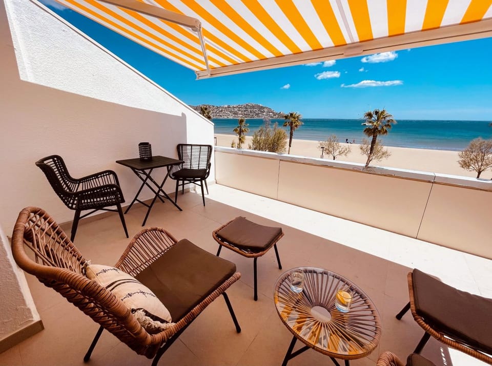 Natural landscape, View (from property/room), Balcony/Terrace, Beach, Sea view