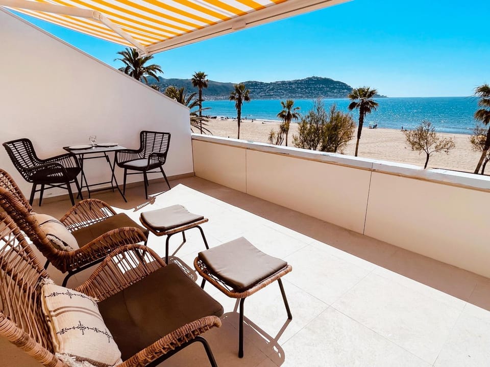 View (from property/room), Balcony/Terrace, Beach, Mountain view