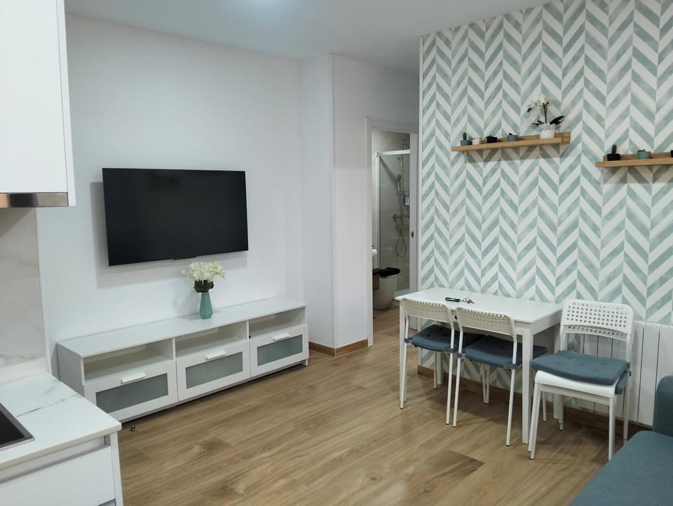 TV and multimedia, Kitchen or kitchenette, Living room, Seating area, Dining area