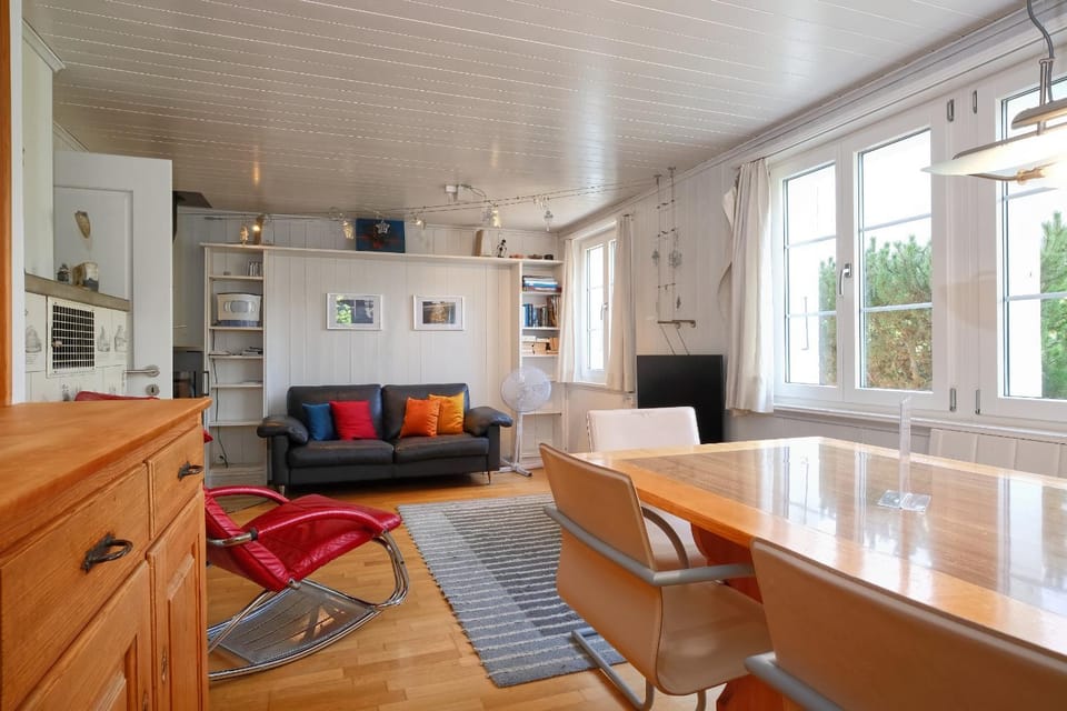 TV and multimedia, Living room, Seating area, Dining area