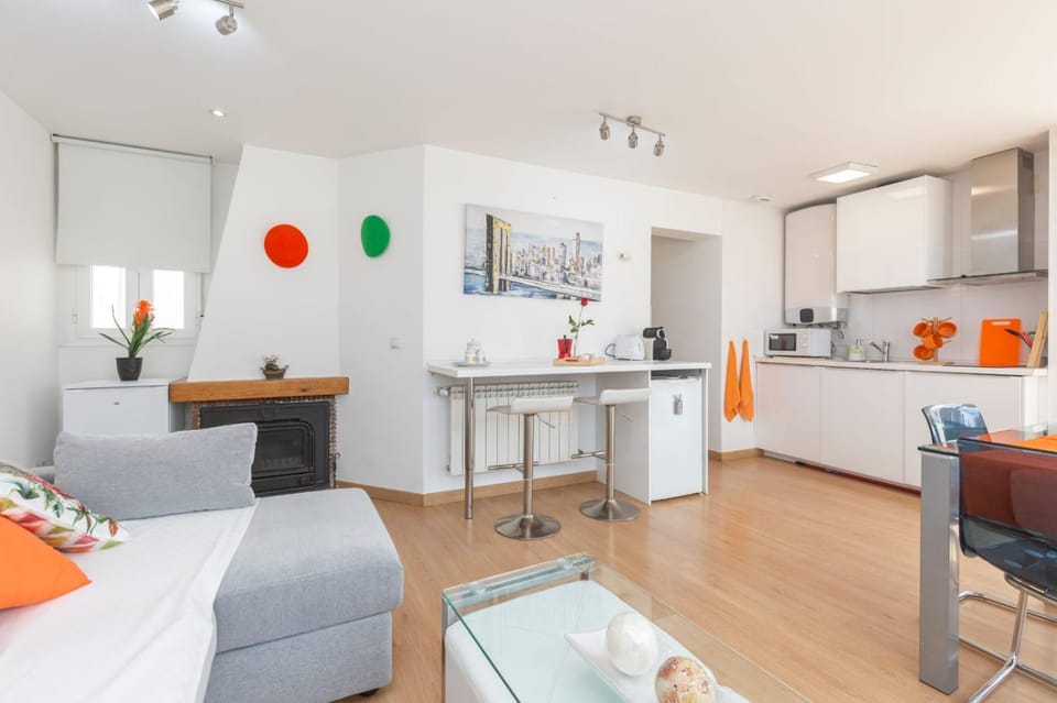 Kitchen or kitchenette, Dining area, minibar