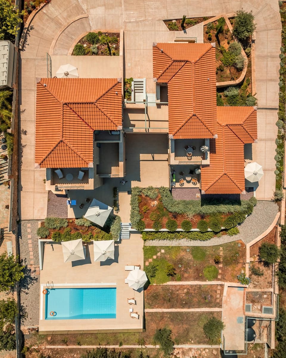 Property building, Day, Neighbourhood, Bird's eye view, Pool view, Street view, Swimming pool, Parking, sunbed
