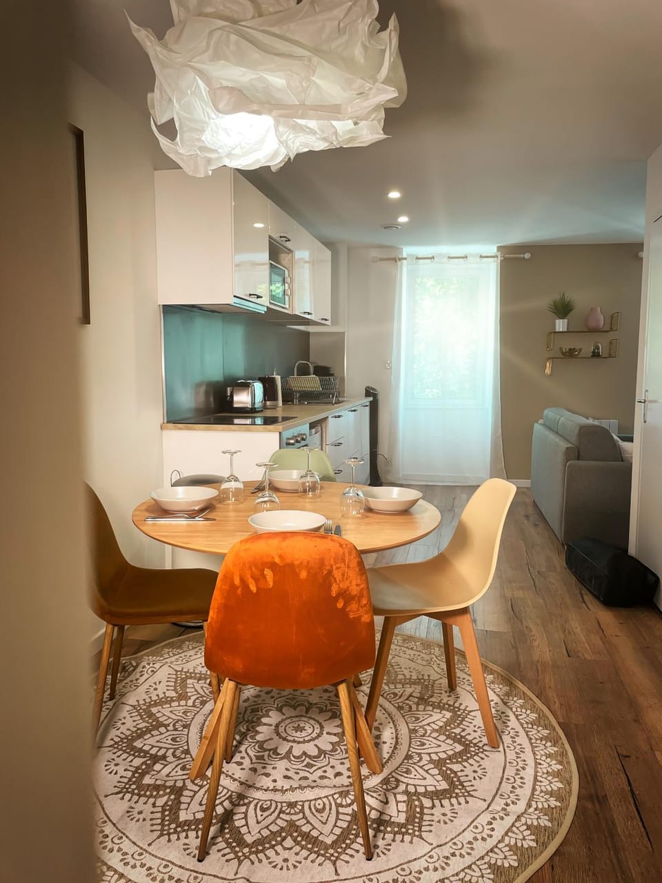 Kitchen or kitchenette, Dining area